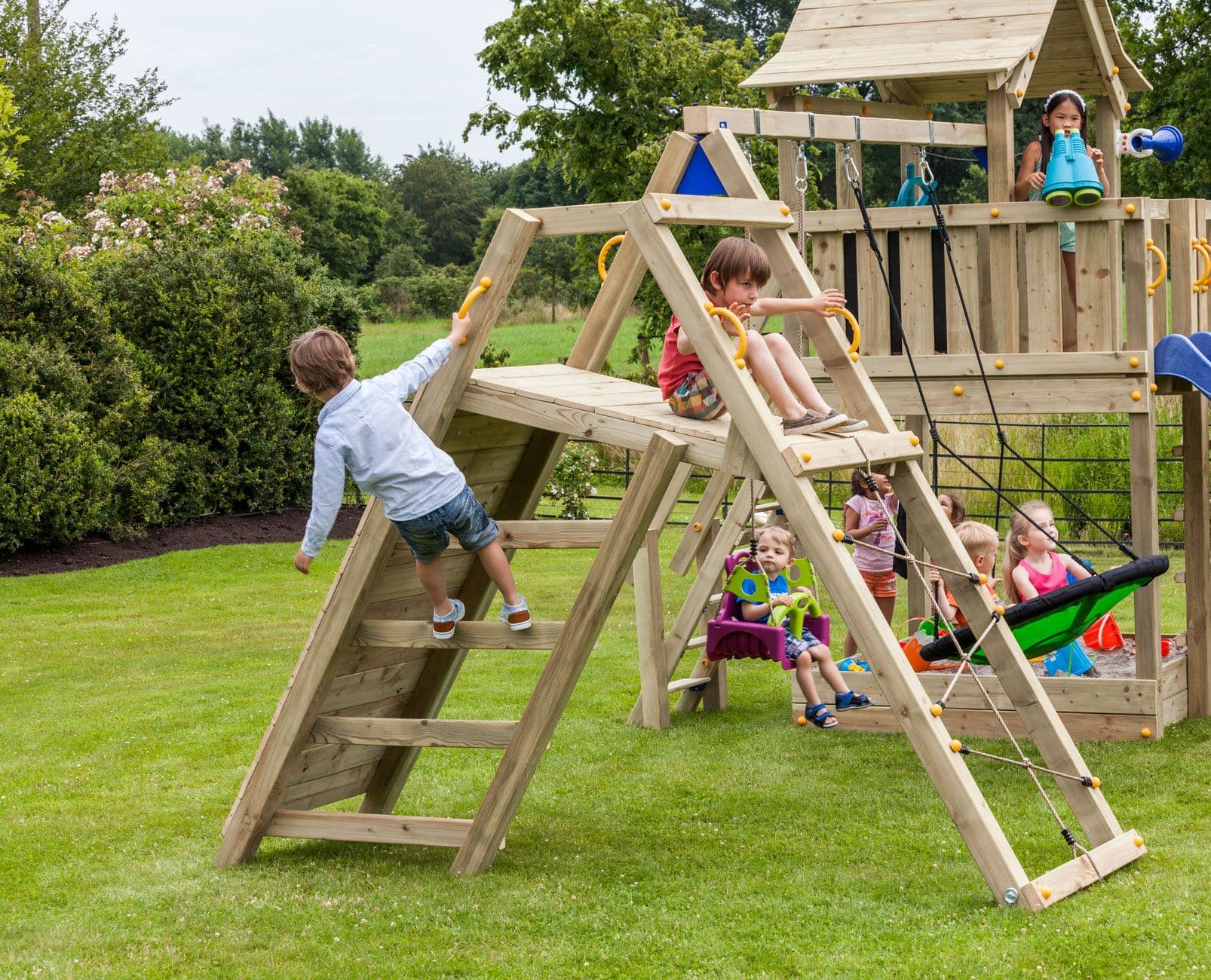3 life skills children learn through play