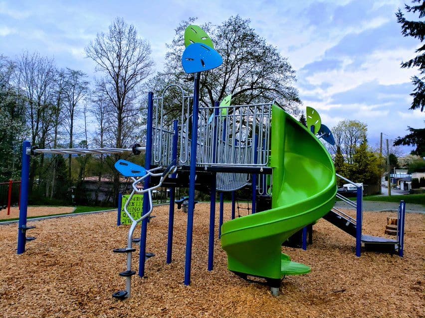 4 Reasons to Encourage Kids to Play Outside