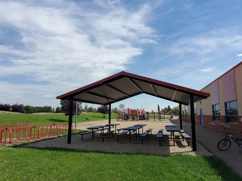 Hip vs. Gable Shelter: Discover which roof style is better for your park